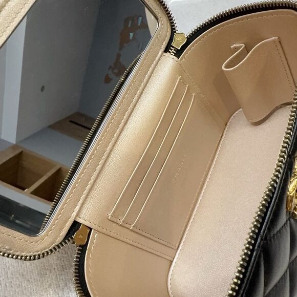 Chanel Women Pre-Loved Bag Very Good Condition - Picture 7 of 9